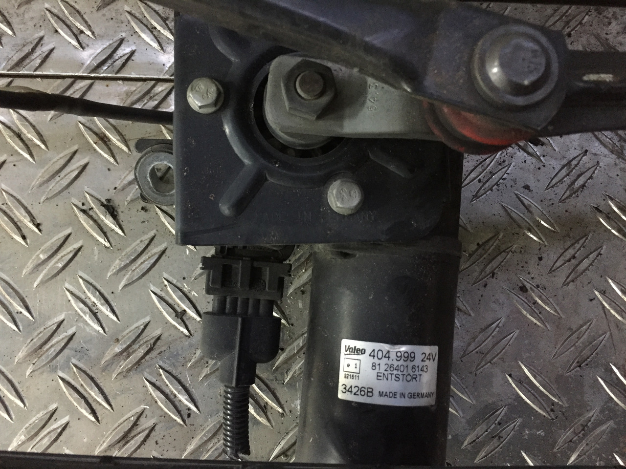 Gebrauchter Scheibenwischer MAN TGM 15.280 mit Wischmotor Artikel - Nr.: 81.26411-6118 - Ruitenwisser voor Vrachtwagen: afbeelding 4 Gebrauchter Scheibenwischer MAN TGM 15.280 mit Wischmotor Artikel - Nr.: 81.26411-6118 - Ruitenwisser voor Vrachtwagen: afbeelding 4