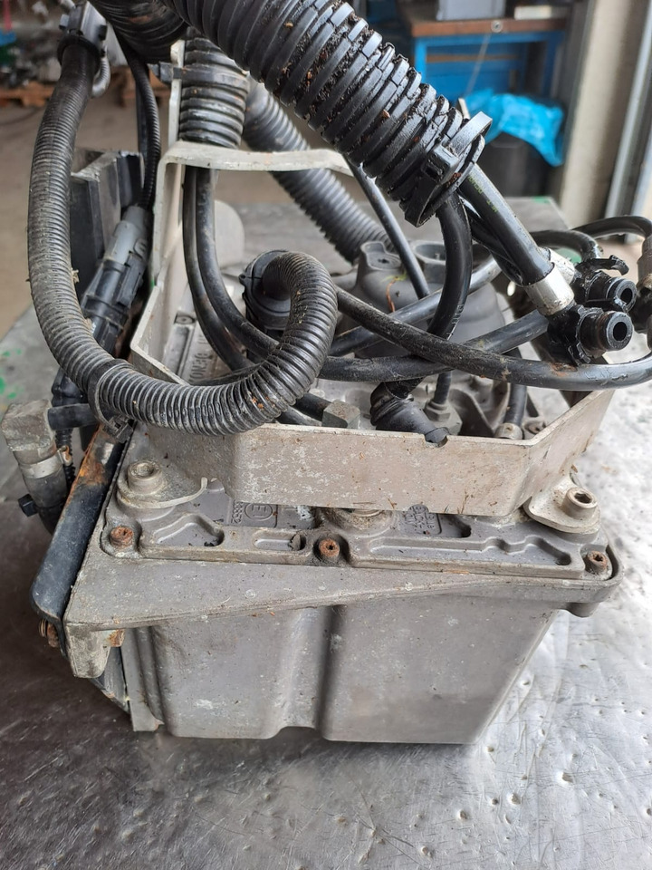 MAN TGX 26.440 Baujahr 2010 AdBlue Steuerung Bosch Denoxtronik - AdBlue Tank voor Vrachtwagen: afbeelding 5 MAN TGX 26.440 Baujahr 2010 AdBlue Steuerung Bosch Denoxtronik - AdBlue Tank voor Vrachtwagen: afbeelding 5