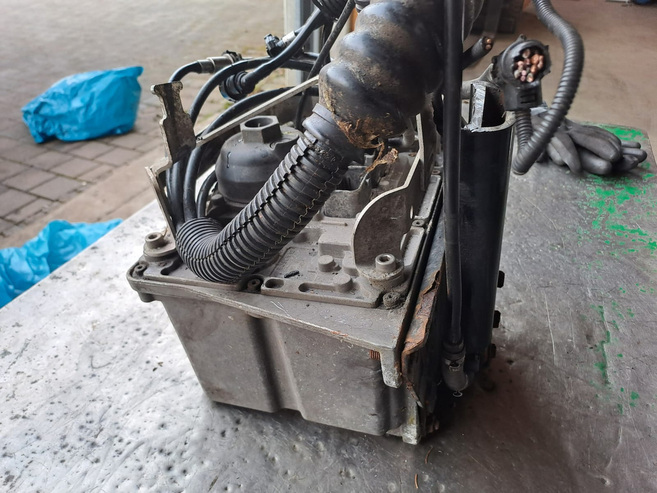 MAN TGX 26.440 Baujahr 2010 AdBlue Steuerung Bosch Denoxtronik - AdBlue Tank voor Vrachtwagen: afbeelding 1 MAN TGX 26.440 Baujahr 2010 AdBlue Steuerung Bosch Denoxtronik - AdBlue Tank voor Vrachtwagen: afbeelding 1