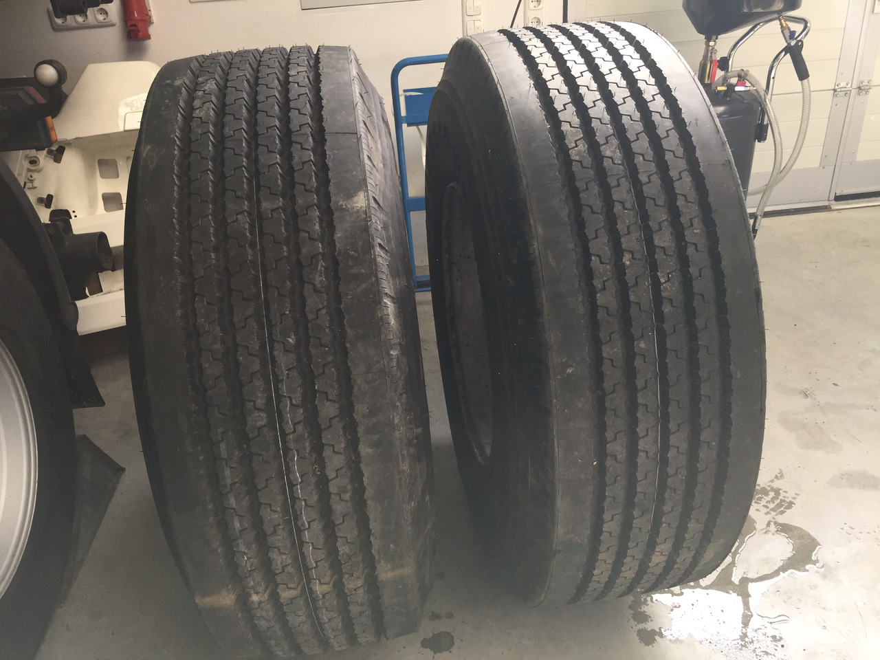 Neue Reifen, Firestone TSP - 3000, Größe : 425 / 65 R x 22,5 - 2 Stück mit Felgen - Band voor Vrachtwagen: afbeelding 2 Neue Reifen, Firestone TSP - 3000, Größe : 425 / 65 R x 22,5 - 2 Stück mit Felgen - Band voor Vrachtwagen: afbeelding 2