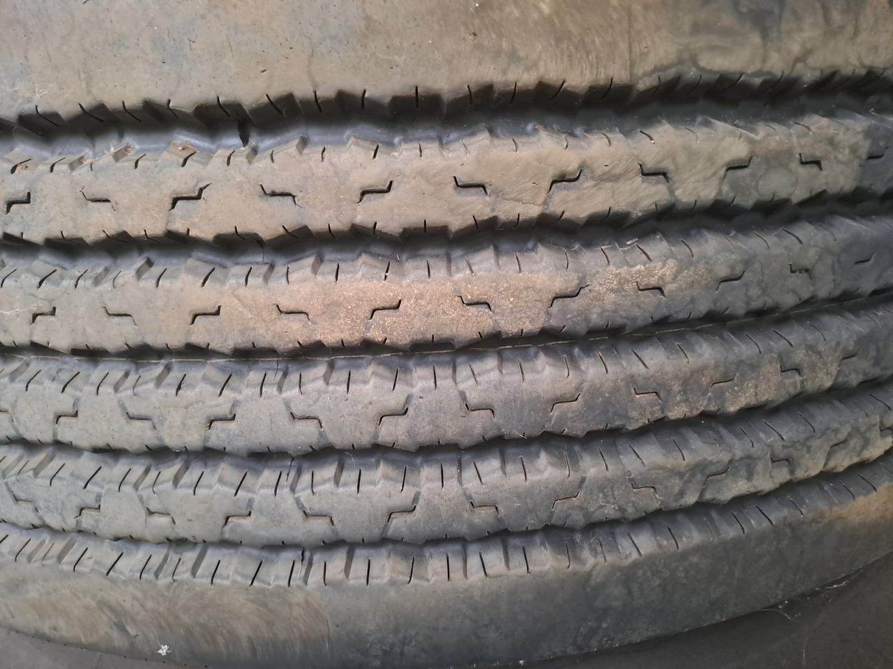 Neuwertige Lkw - Kompletträder / Reifen Firestone, Größe 425 / 65 R 22,5, Artikel - Nr. : 81.99999 - - Band voor Vrachtwagen: afbeelding 2 Neuwertige Lkw - Kompletträder / Reifen Firestone, Größe 425 / 65 R 22,5, Artikel - Nr. : 81.99999 - - Band voor Vrachtwagen: afbeelding 2