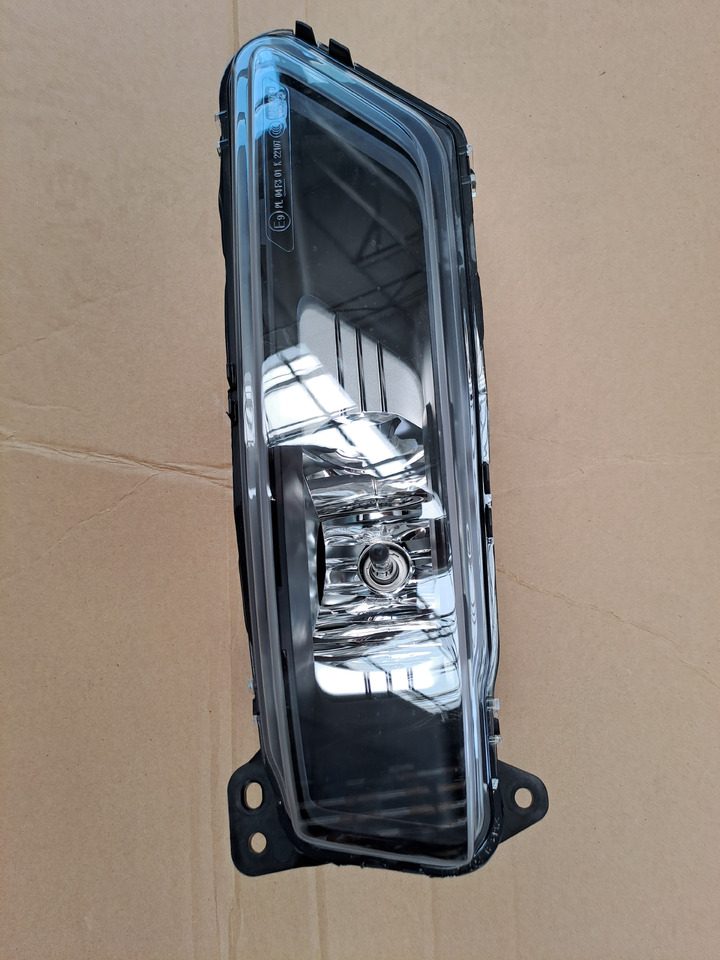 Neuwertiger Nebelscheinwerfer MAN TG3 rechts, Artikel - Nr. : 81.25204 - 0002 / 0001 - Mistlamp voor Vrachtwagen: afbeelding 1 Neuwertiger Nebelscheinwerfer MAN TG3 rechts, Artikel - Nr. : 81.25204 - 0002 / 0001 - Mistlamp voor Vrachtwagen: afbeelding 1