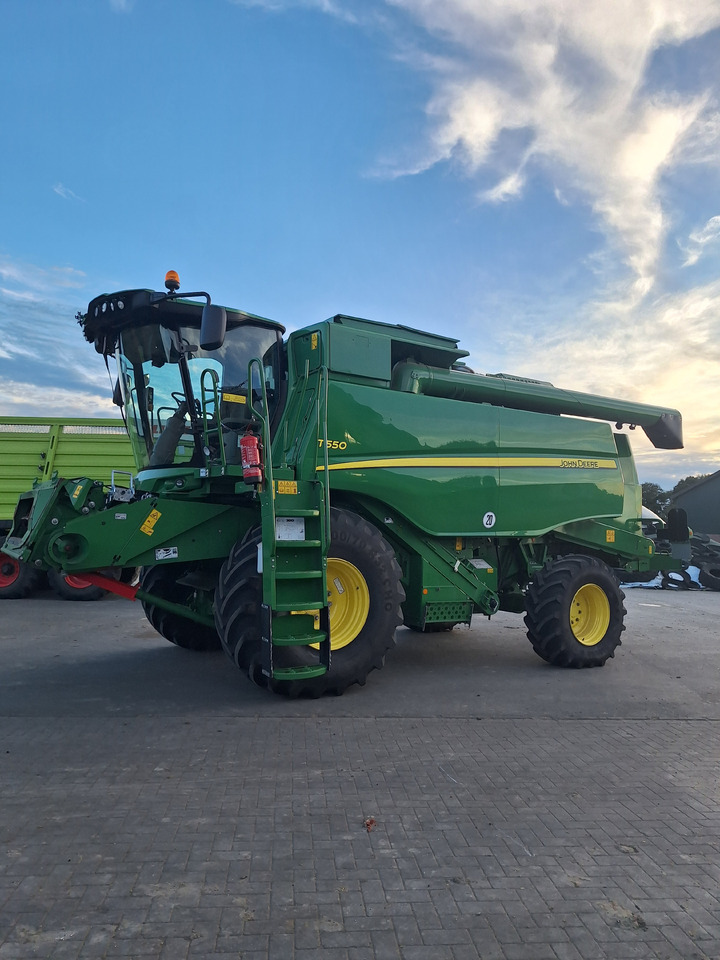 JOHN DEERE T550 - Maaidorser: afbeelding 1 JOHN DEERE T550 - Maaidorser: afbeelding 1