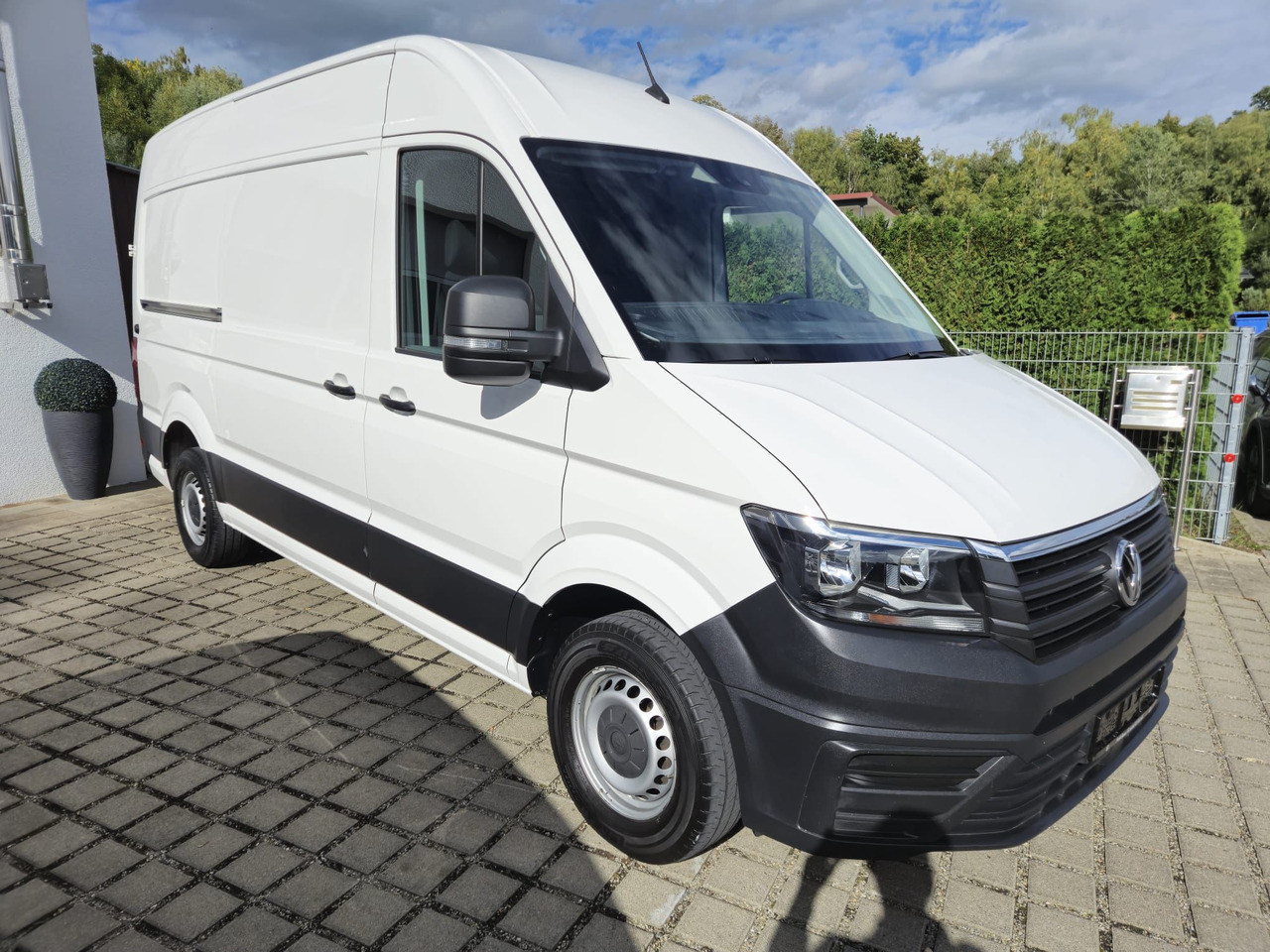 VOLKSWAGEN Crafter 35 mittellang Hochdach AppConnect/Kamera - Gesloten bestelwagen: afbeelding 2 VOLKSWAGEN Crafter 35 mittellang Hochdach AppConnect/Kamera - Gesloten bestelwagen: afbeelding 2