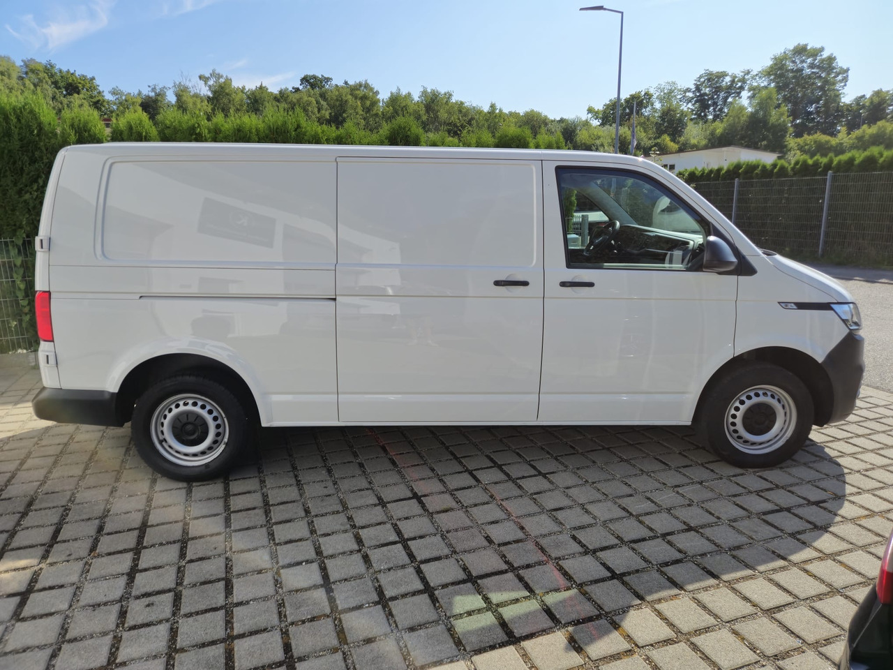 VOLKSWAGEN T6.1 Transporter Kasten lang FWD - Gesloten bestelwagen: afbeelding 4 VOLKSWAGEN T6.1 Transporter Kasten lang FWD - Gesloten bestelwagen: afbeelding 4