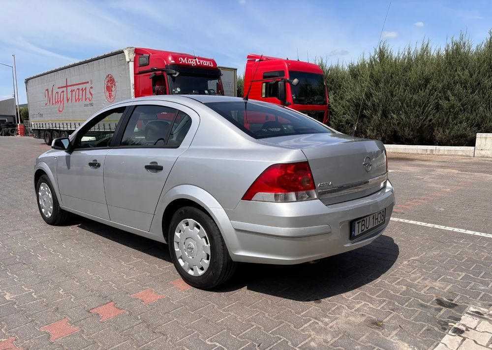 Opel Astra 1.6 Edition - Sedan: afbeelding 5 Opel Astra 1.6 Edition - Sedan: afbeelding 5