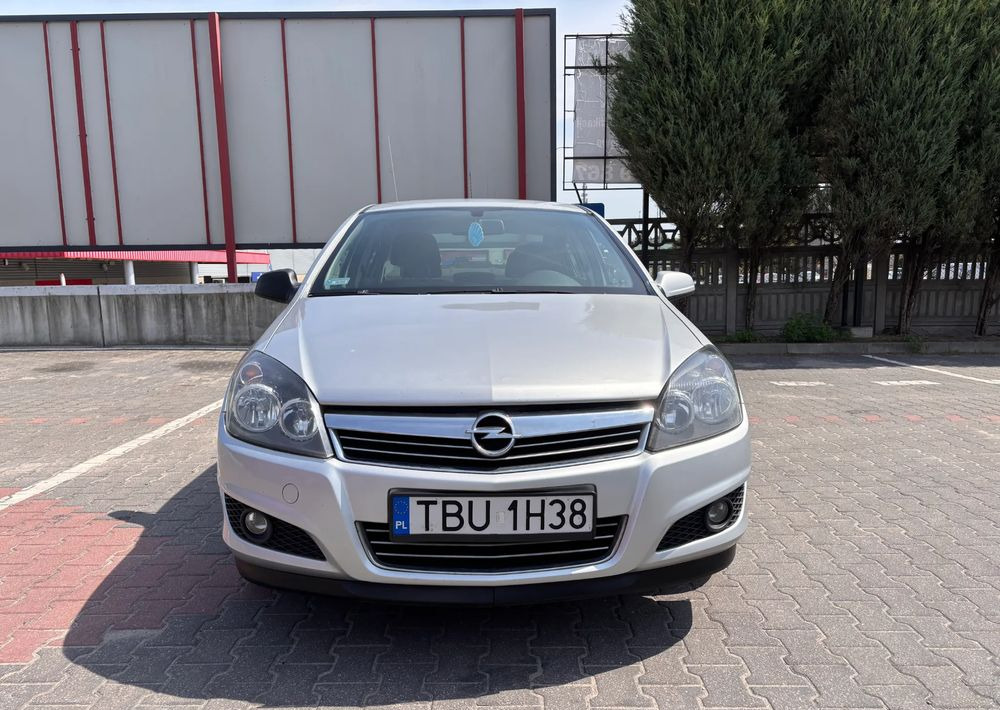 Opel Astra 1.6 Edition - Sedan: afbeelding 3 Opel Astra 1.6 Edition - Sedan: afbeelding 3