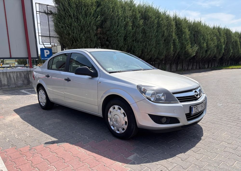 Opel Astra 1.6 Edition - Sedan: afbeelding 1 Opel Astra 1.6 Edition - Sedan: afbeelding 1