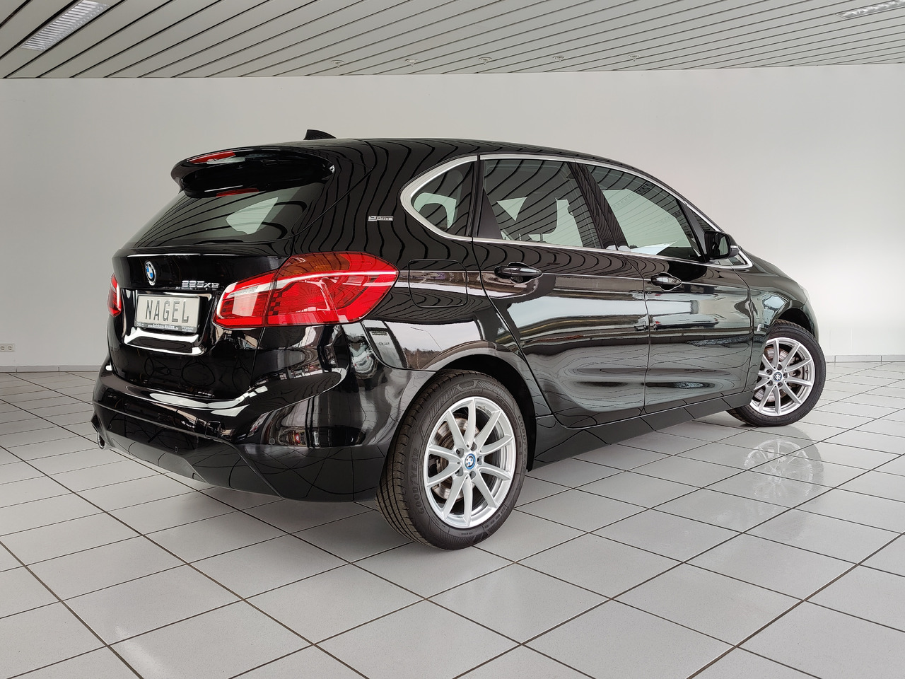 BMW 225 xe ActiveTourer iPerf. Advantage*Navi*SHZ* Hybrid 165kW - Sedan: afbeelding 4 BMW 225 xe ActiveTourer iPerf. Advantage*Navi*SHZ* Hybrid 165kW - Sedan: afbeelding 4