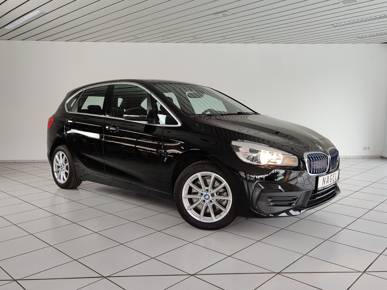 BMW 225 xe ActiveTourer iPerf. Advantage*Navi*SHZ* Hybrid 165kW - Sedan: afbeelding 2 BMW 225 xe ActiveTourer iPerf. Advantage*Navi*SHZ* Hybrid 165kW - Sedan: afbeelding 2