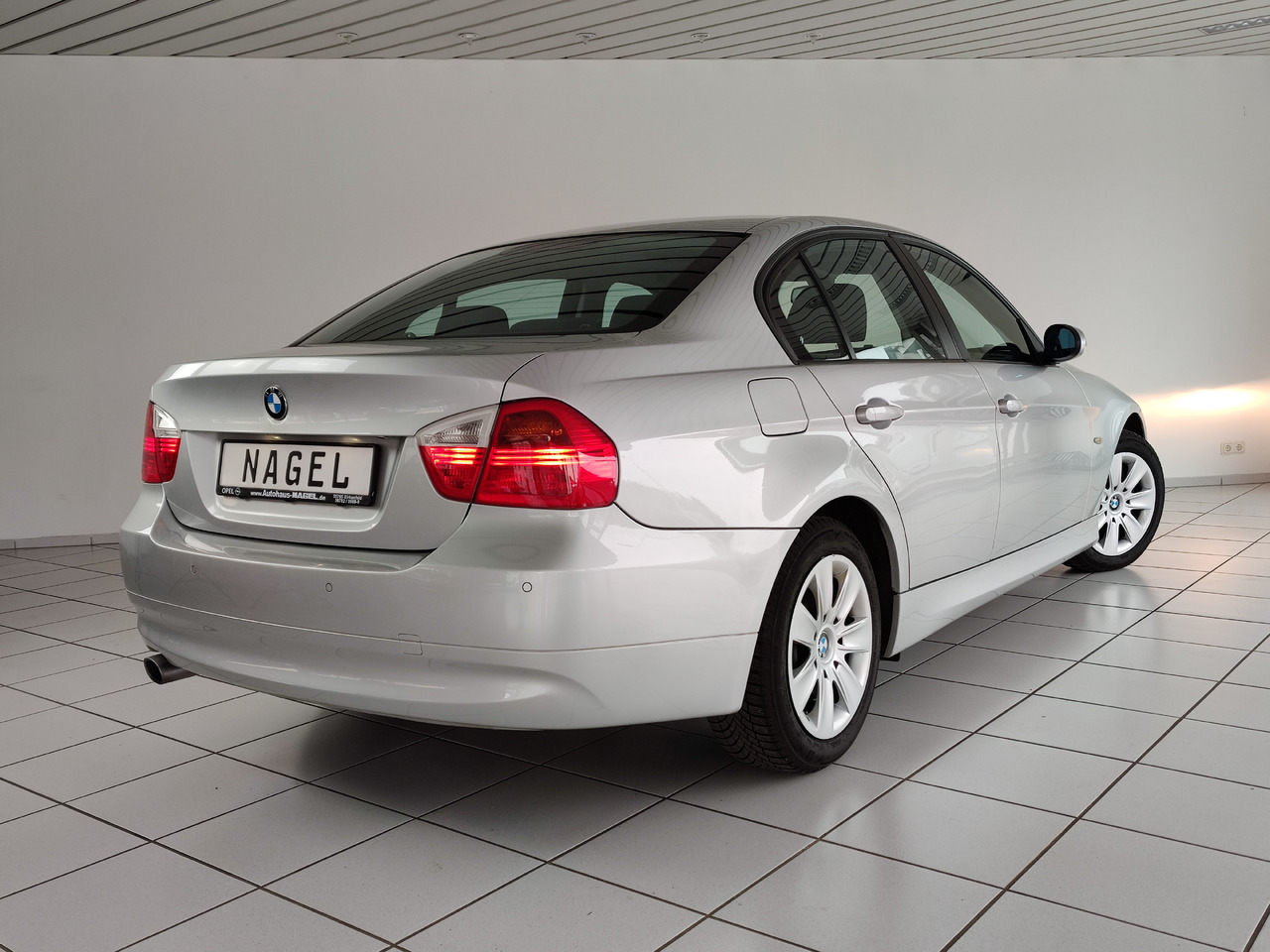 BMW 320i Audiosystem Professional, Automatik, PDC, Licht-Paket - Sedan: afbeelding 5 BMW 320i Audiosystem Professional, Automatik, PDC, Licht-Paket - Sedan: afbeelding 5