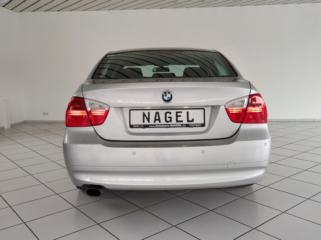 BMW 320i Audiosystem Professional, Automatik, PDC, Licht-Paket - Sedan: afbeelding 4 BMW 320i Audiosystem Professional, Automatik, PDC, Licht-Paket - Sedan: afbeelding 4