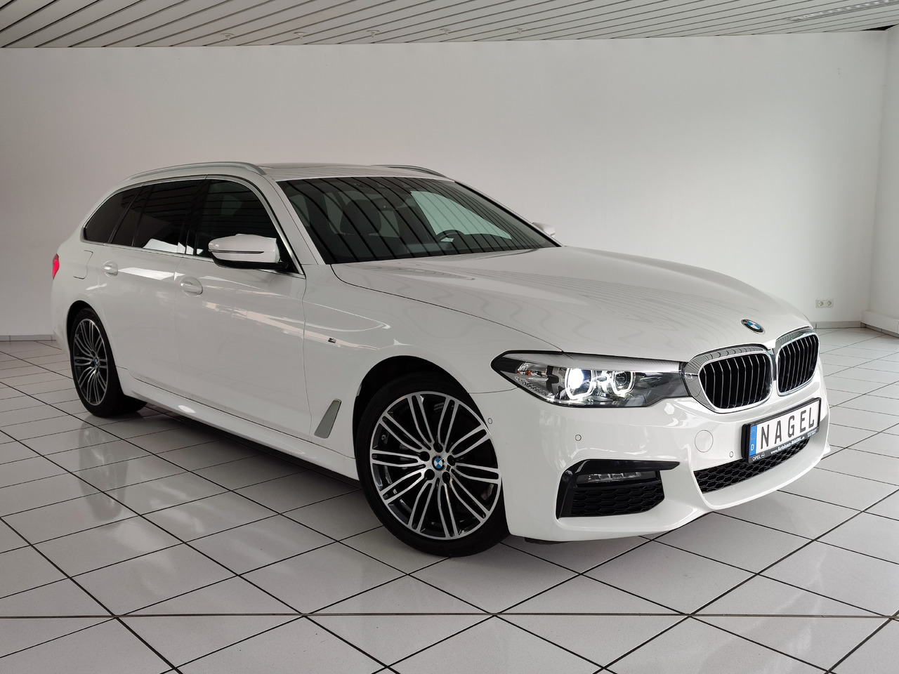 BMW 520 d xDrive Touring M Sport Pano Navi Rükam Apple Android DAB - Stationwagen: afbeelding 3 BMW 520 d xDrive Touring M Sport Pano Navi Rükam Apple Android DAB - Stationwagen: afbeelding 3