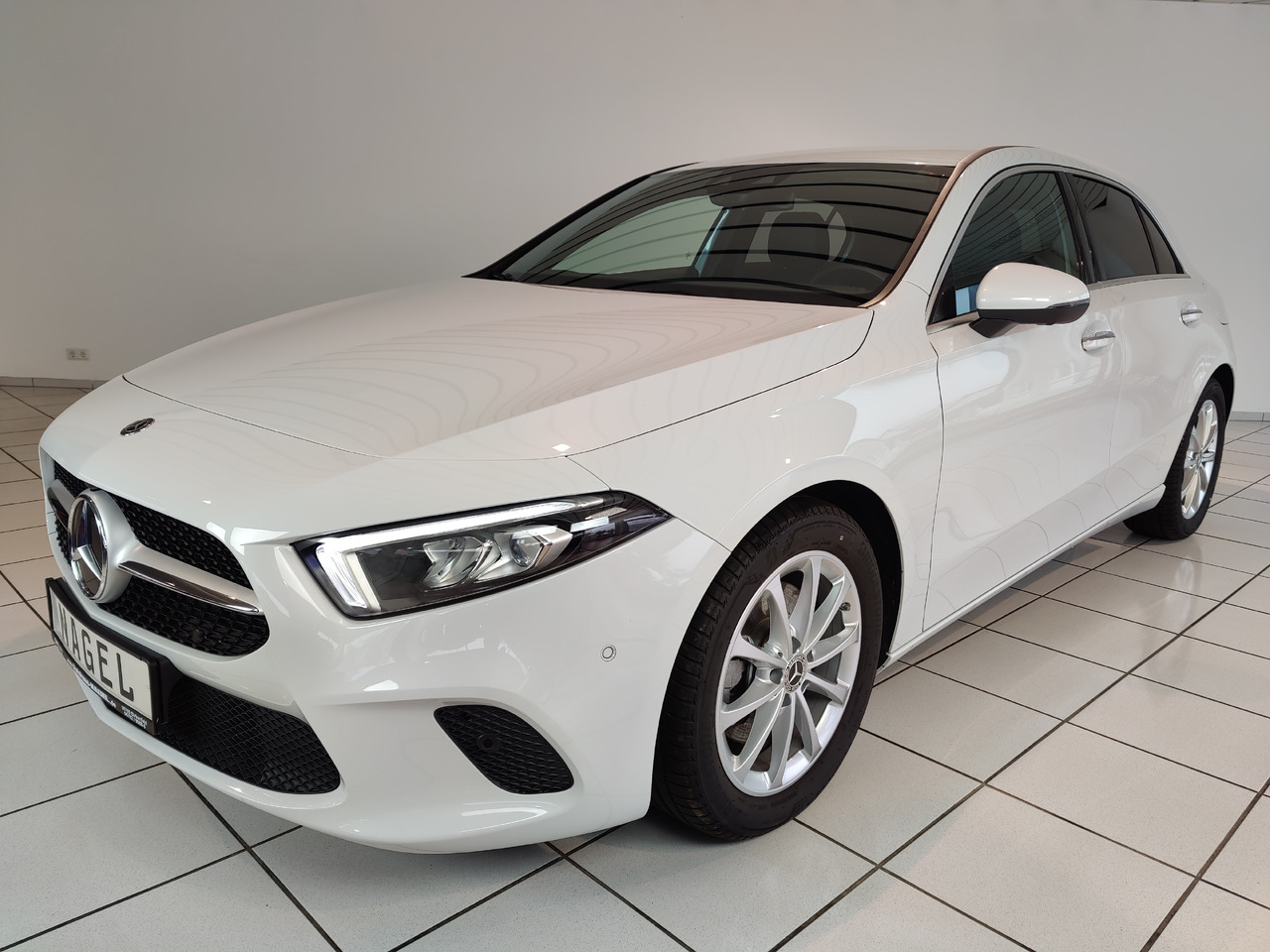 Mercedes-Benz A 220 7G-DCT Progressive Navi LED DAB Sondsystem - Stationwagen: afbeelding 1 Mercedes-Benz A 220 7G-DCT Progressive Navi LED DAB Sondsystem - Stationwagen: afbeelding 1