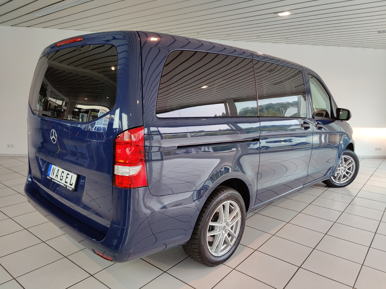 Mercedes-Benz Vito Tourer 114 CDI Pro lang 8-Sitzer Navi - Stationwagen: afbeelding 4 Mercedes-Benz Vito Tourer 114 CDI Pro lang 8-Sitzer Navi - Stationwagen: afbeelding 4