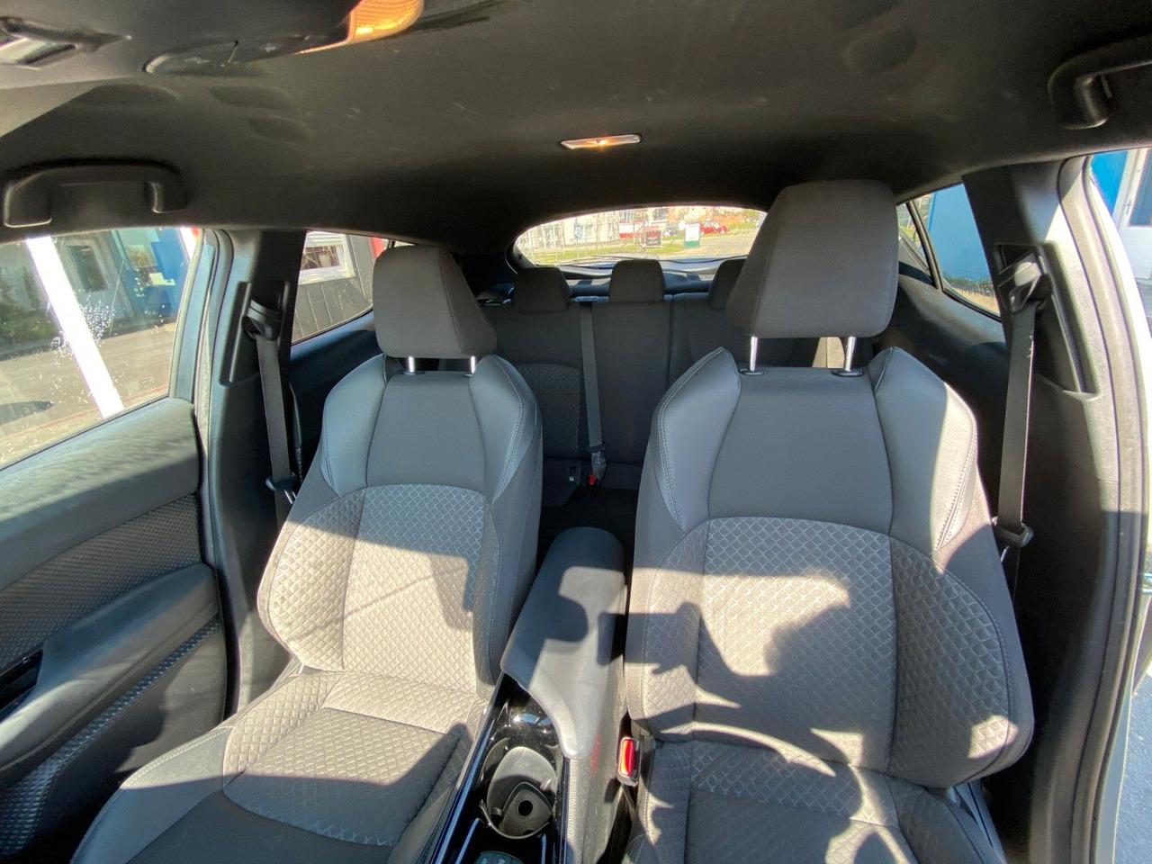 Toyota C-HR 1.8-l-VVTi Hybrid Flow - SUV: afbeelding 3 Toyota C-HR 1.8-l-VVTi Hybrid Flow - SUV: afbeelding 3