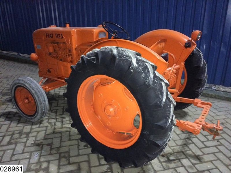 Fiat R25 2WD - Tractor: afbeelding 3 Fiat R25 2WD - Tractor: afbeelding 3