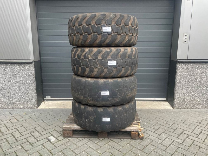 Ahlmann AZ6-Alliance 405/70R20 (16/70R20)-Tire/Reifen/Band - Banden en velgen voor Bouwmachine: afbeelding 1 Ahlmann AZ6-Alliance 405/70R20 (16/70R20)-Tire/Reifen/Band - Banden en velgen voor Bouwmachine: afbeelding 1