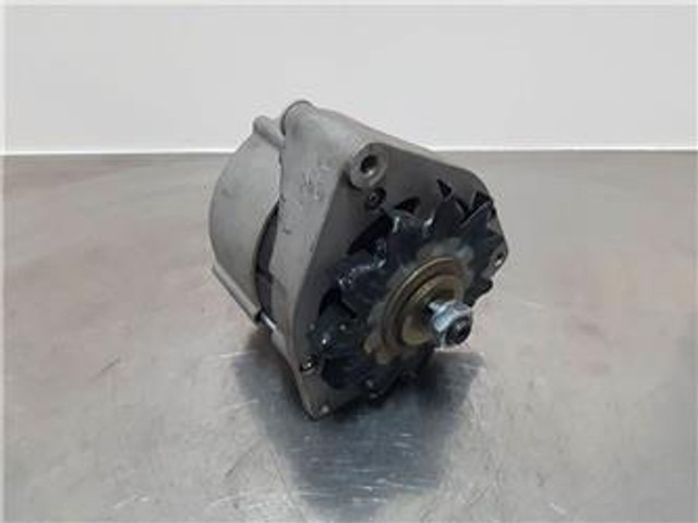 Deutz 28V 27A - Alternator/Lichtmaschine/Dynamo - Motor voor Bouwmachine: afbeelding 1 Deutz 28V 27A - Alternator/Lichtmaschine/Dynamo - Motor voor Bouwmachine: afbeelding 1