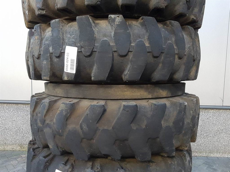 Furukawa W725LS-10.00-20-Tire/Reifen/Band - Banden en velgen voor Bouwmachine: afbeelding 4 Furukawa W725LS-10.00-20-Tire/Reifen/Band - Banden en velgen voor Bouwmachine: afbeelding 4