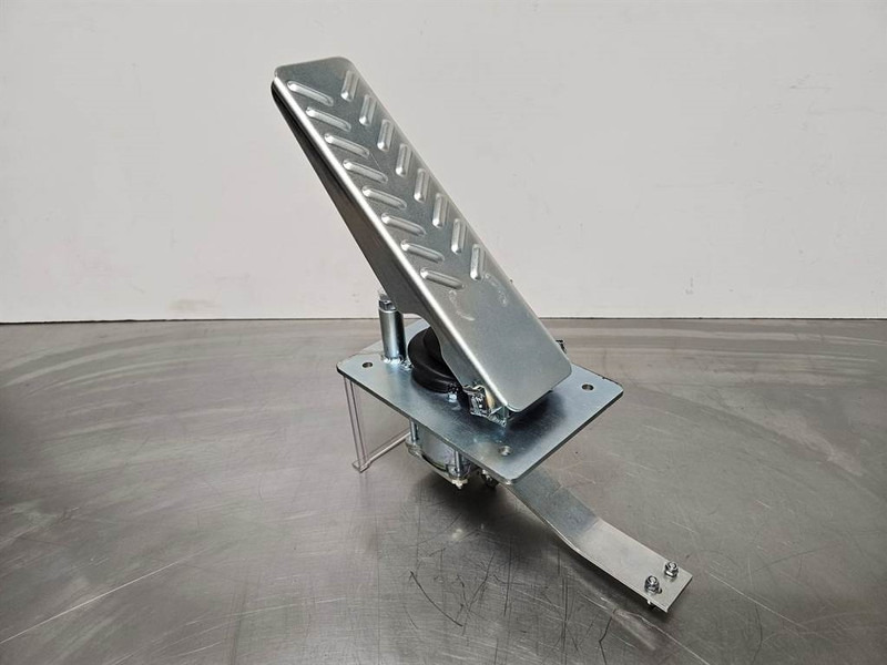 Terex TL/SKL/SKS-5692657905-Gas pedal - Cabine en interieur voor Bouwmachine: afbeelding 1 Terex TL/SKL/SKS-5692657905-Gas pedal - Cabine en interieur voor Bouwmachine: afbeelding 1