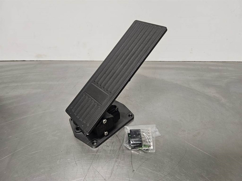 Terex TL260-5350260006-Gas pedal/Fusspedal/Gaspedaal - Elektrisch systeem voor Bouwmachine: afbeelding 1 Terex TL260-5350260006-Gas pedal/Fusspedal/Gaspedaal - Elektrisch systeem voor Bouwmachine: afbeelding 1