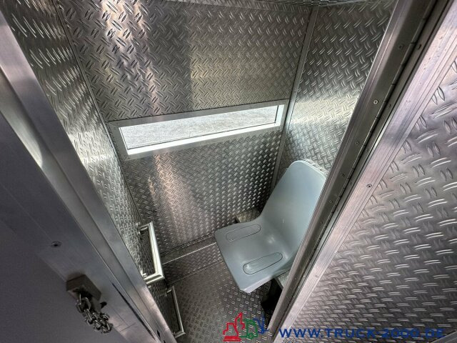 Setra Gefangentransporter 15 Zellen-29 Gefangenenbus - Bus: afbeelding 3 Setra Gefangentransporter 15 Zellen-29 Gefangenenbus - Bus: afbeelding 3