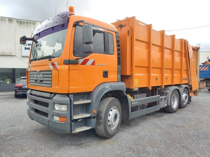 MAN TGA 26.320 6x2 garbage truck ZOELLER - Vuilniswagen: afbeelding 1 MAN TGA 26.320 6x2 garbage truck ZOELLER - Vuilniswagen: afbeelding 1