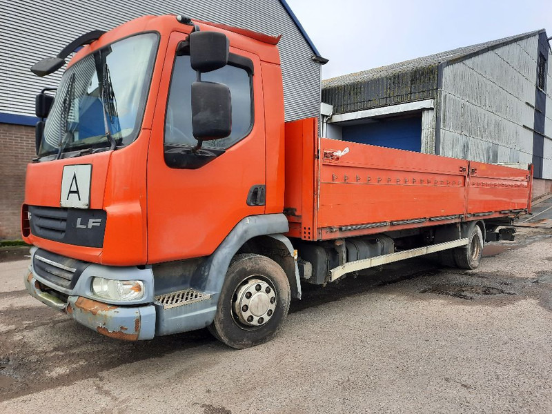 DAF LF45.220 - Vrachtwagen met open laadbak: afbeelding 1 DAF LF45.220 - Vrachtwagen met open laadbak: afbeelding 1