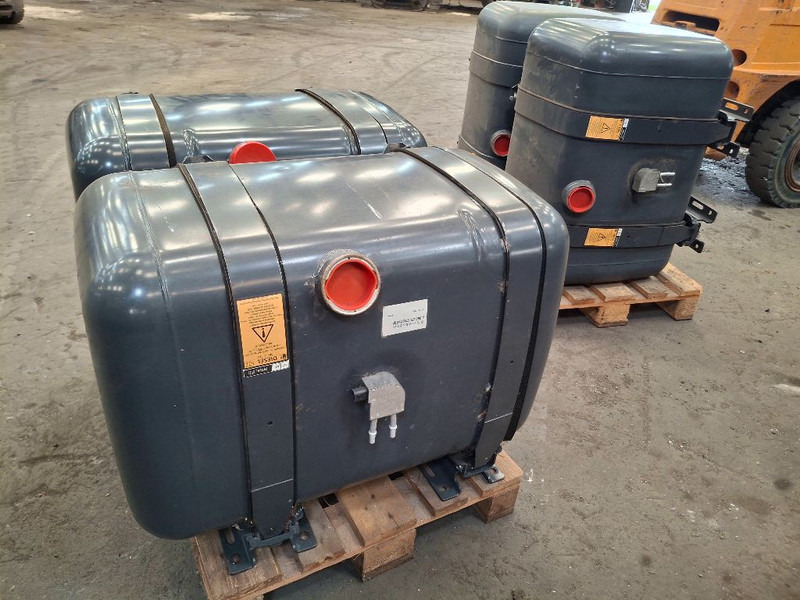 Mercedes-Benz 290L - Brandstoftank: afbeelding 1 Mercedes-Benz 290L - Brandstoftank: afbeelding 1