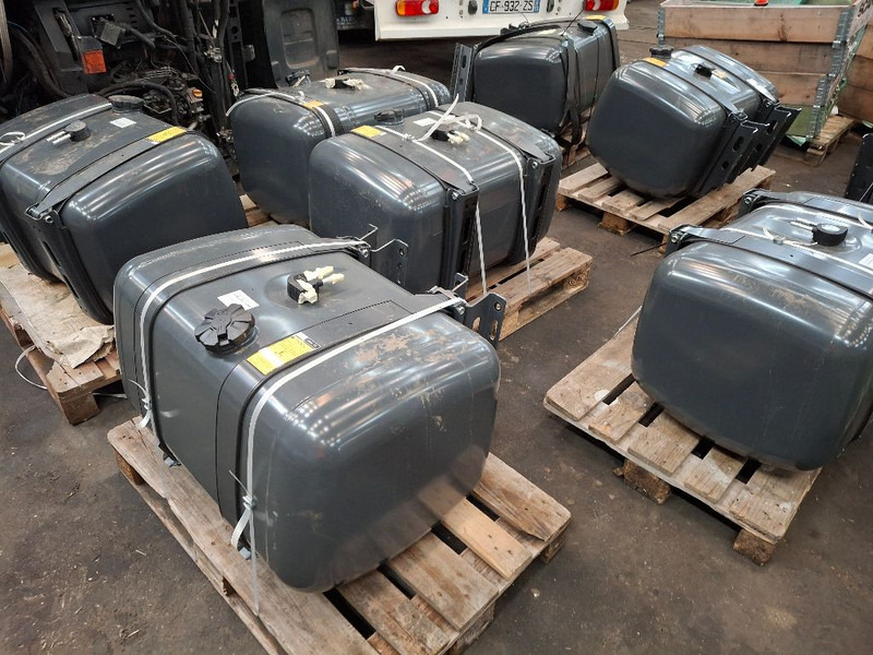 Mercedes-Benz 290L - Brandstoftank: afbeelding 2 Mercedes-Benz 290L - Brandstoftank: afbeelding 2