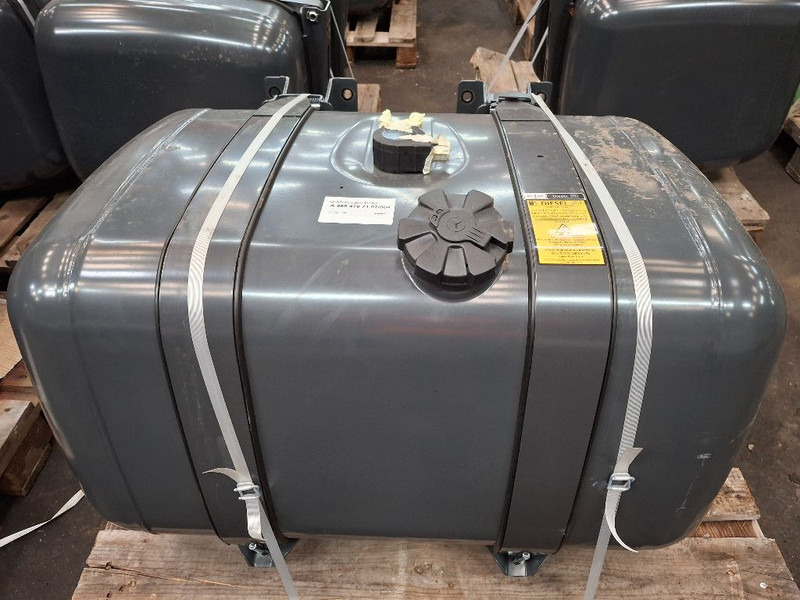 Mercedes-Benz 290L - Brandstoftank: afbeelding 1 Mercedes-Benz 290L - Brandstoftank: afbeelding 1