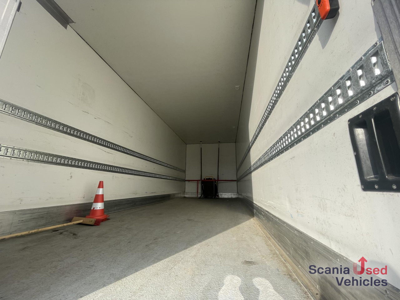 SCANIA 25P BEV B4x2NA ELECTRIC TAIL LIFT 2.5T 760X250X264 - Bakwagen, Elektrische vrachtwagen: afbeelding 2 SCANIA 25P BEV B4x2NA ELECTRIC TAIL LIFT 2.5T 760X250X264 - Bakwagen, Elektrische vrachtwagen: afbeelding 2