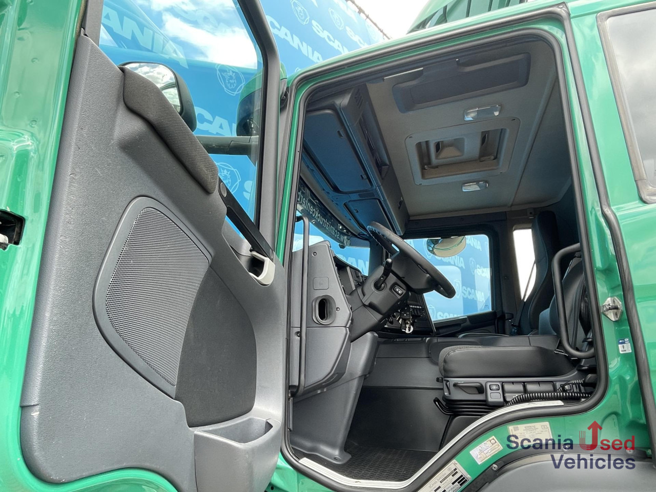 SCANIA P 320 DB6x2*4MNB RETARDER FULL AIR 8T TAIL LIFT 2T - Bakwagen: afbeelding 4 SCANIA P 320 DB6x2*4MNB RETARDER FULL AIR 8T TAIL LIFT 2T - Bakwagen: afbeelding 4
