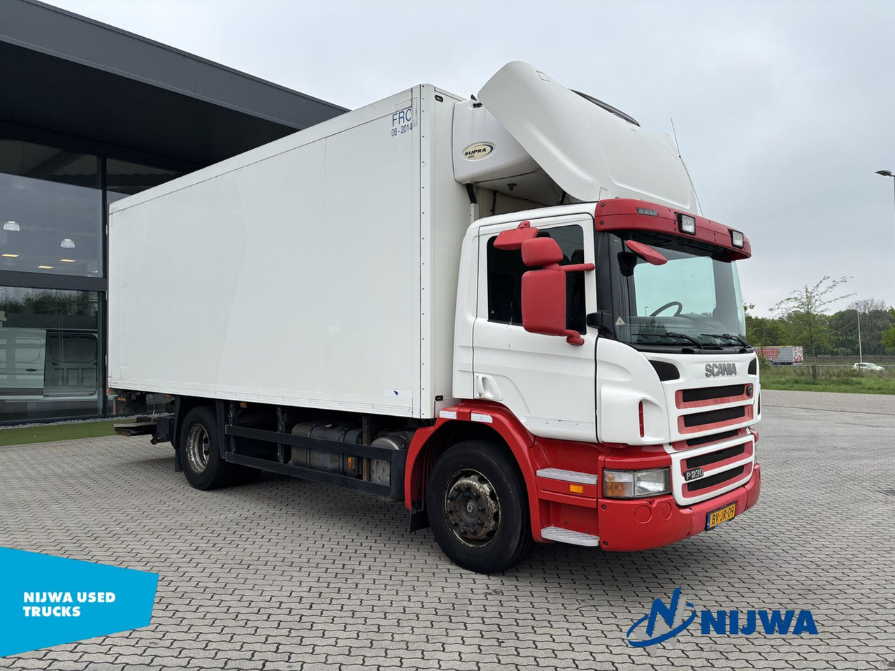 Scania P 230 4X2 Meat Truck + Laadklep - Koelwagen vrachtwagen: afbeelding 2 Scania P 230 4X2 Meat Truck + Laadklep - Koelwagen vrachtwagen: afbeelding 2