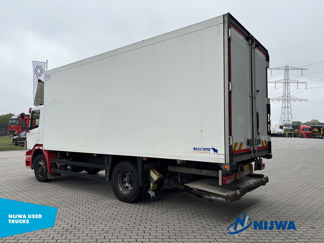 Scania P 230 4X2 Meat Truck + Laadklep - Koelwagen vrachtwagen: afbeelding 4 Scania P 230 4X2 Meat Truck + Laadklep - Koelwagen vrachtwagen: afbeelding 4
