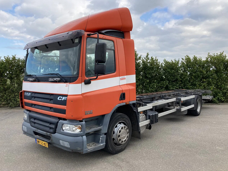 DAF CF65.180 Euro3 Manual / Laadklep - Chassis vrachtwagen: afbeelding 2 DAF CF65.180 Euro3 Manual / Laadklep - Chassis vrachtwagen: afbeelding 2