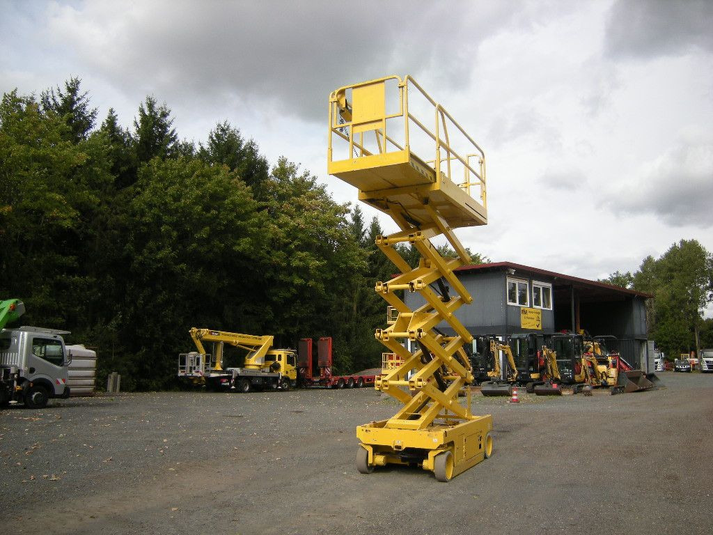 Genie GS 3246 Scherenarbeitsbühne 11,9 m - Vrachtwagen hoogwerker: afbeelding 4 Genie GS 3246 Scherenarbeitsbühne 11,9 m - Vrachtwagen hoogwerker: afbeelding 4