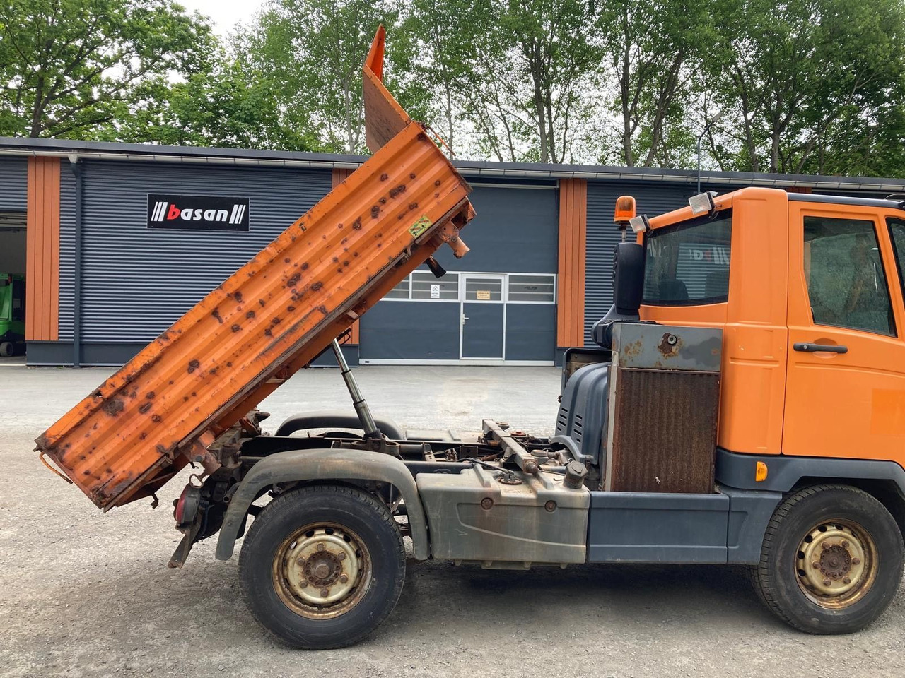 Multicar M30, Kipper Allrad 4x4 - Kipper bestelwagen: afbeelding 1 Multicar M30, Kipper Allrad 4x4 - Kipper bestelwagen: afbeelding 1