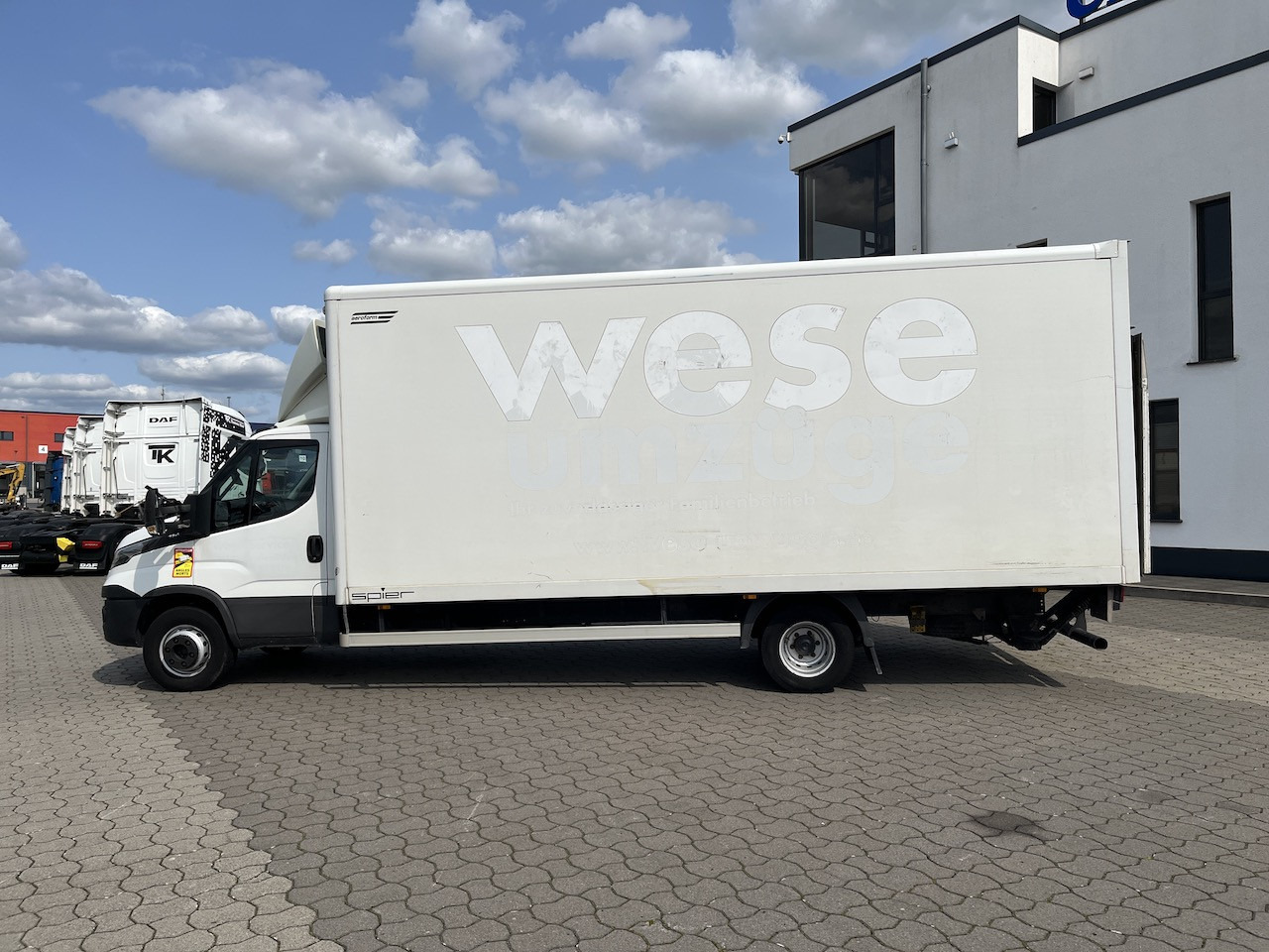 Iveco 70C18 Daily Koffer mit Ladebordwand - Bestelwagen gesloten laadbak: afbeelding 2 Iveco 70C18 Daily Koffer mit Ladebordwand - Bestelwagen gesloten laadbak: afbeelding 2