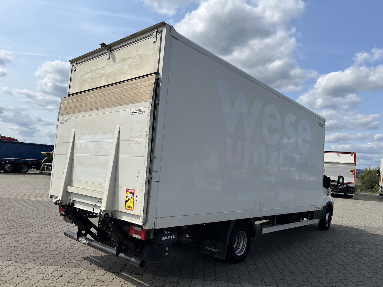 Iveco 70C18 Daily Koffer mit Ladebordwand - Bestelwagen gesloten laadbak: afbeelding 4 Iveco 70C18 Daily Koffer mit Ladebordwand - Bestelwagen gesloten laadbak: afbeelding 4