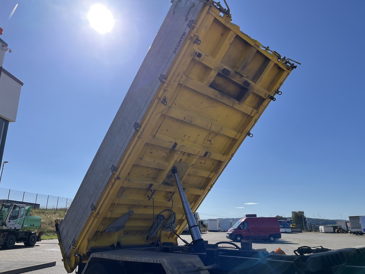 MAN TGS 28.480 6x4 4x4 Dreiseitenkipper Allrad Liftachse - Kipper vrachtwagen: afbeelding 2 MAN TGS 28.480 6x4 4x4 Dreiseitenkipper Allrad Liftachse - Kipper vrachtwagen: afbeelding 2