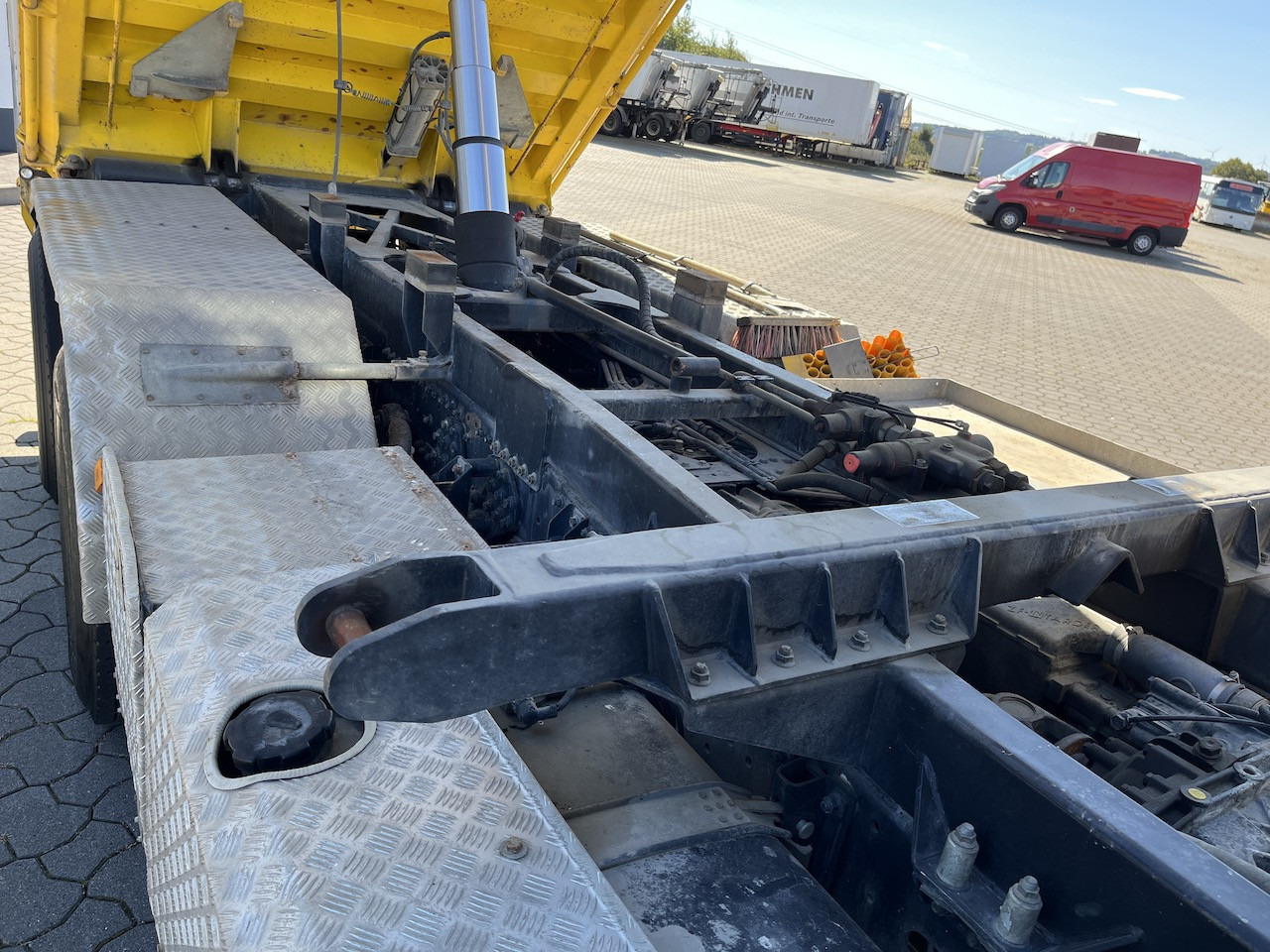 MAN TGS 28.480 6x4 4x4 Dreiseitenkipper Allrad Liftachse - Kipper vrachtwagen: afbeelding 3 MAN TGS 28.480 6x4 4x4 Dreiseitenkipper Allrad Liftachse - Kipper vrachtwagen: afbeelding 3