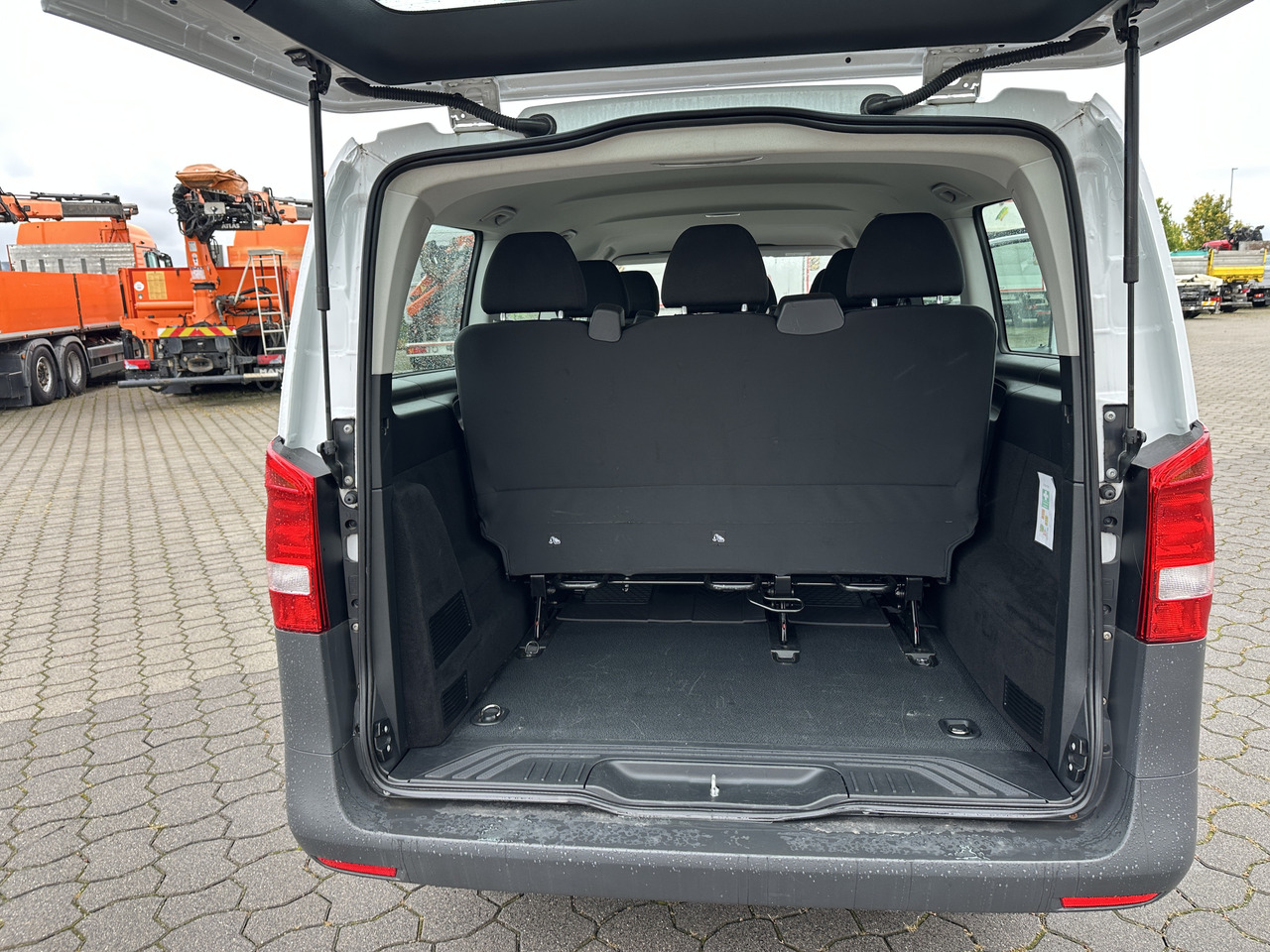 Mercedes-Benz Vito 111 CDI 9 Sitzer BT FSE Klima Tempomat Radio - Personenvervoer: afbeelding 3 Mercedes-Benz Vito 111 CDI 9 Sitzer BT FSE Klima Tempomat Radio - Personenvervoer: afbeelding 3