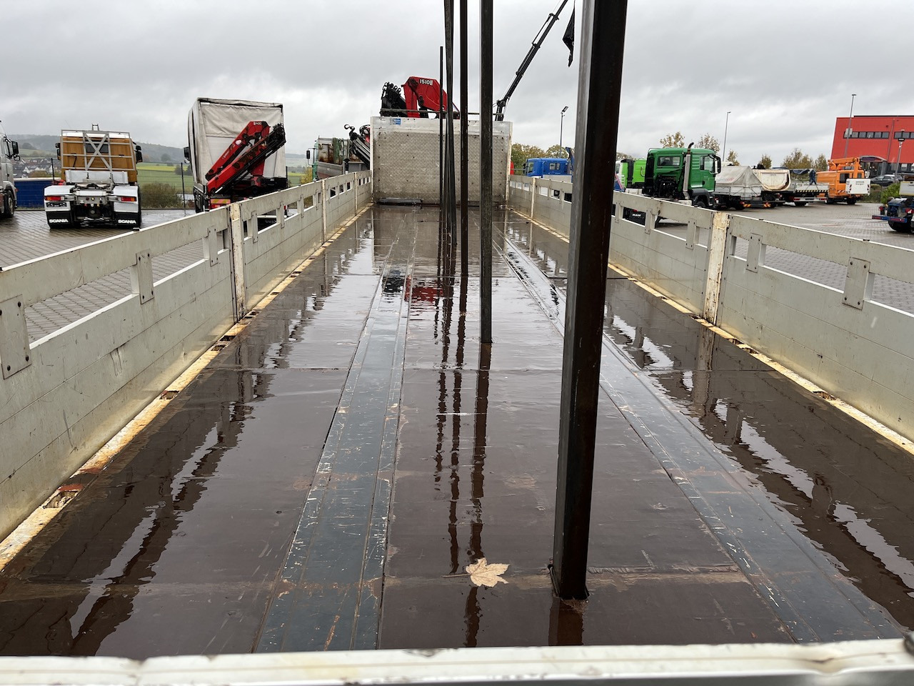 Meusburger MPS-3 Auflieger mit Kran HMF 1510 K-4 Lenkachse - Vlakke/ Open oplegger: afbeelding 2 Meusburger MPS-3 Auflieger mit Kran HMF 1510 K-4 Lenkachse - Vlakke/ Open oplegger: afbeelding 2