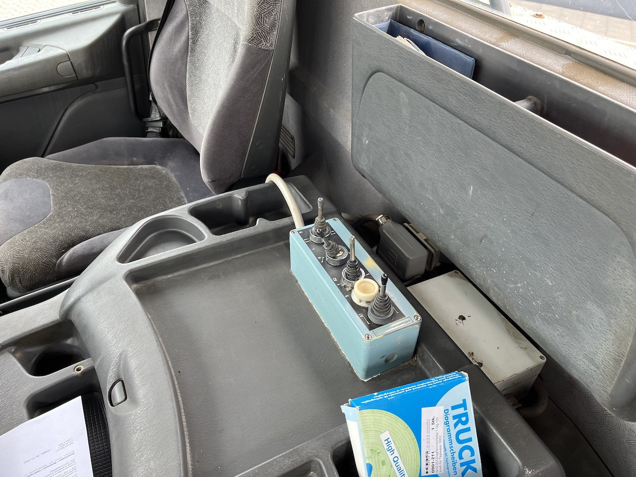 Scania P114 340 4x2 Trösch Absetzkipper Retarder AHK - Portaalarmsysteem vrachtwagen: afbeelding 4 Scania P114 340 4x2 Trösch Absetzkipper Retarder AHK - Portaalarmsysteem vrachtwagen: afbeelding 4