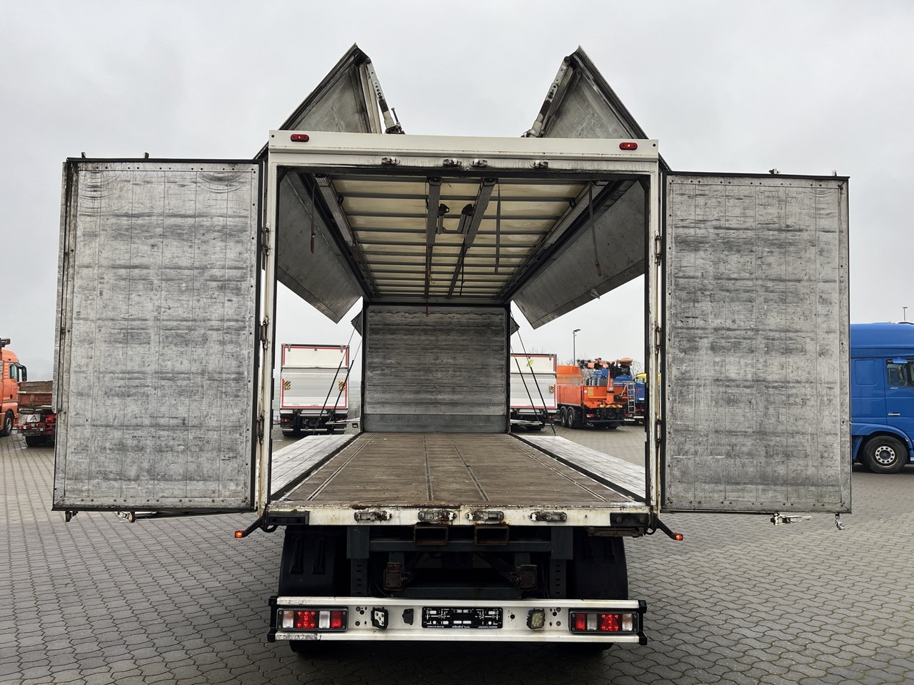 Scania R 450 6x2 Geränkezug + Orten Anhänger - Drankenwagen vrachtwagen: afbeelding 3 Scania R 450 6x2 Geränkezug + Orten Anhänger - Drankenwagen vrachtwagen: afbeelding 3