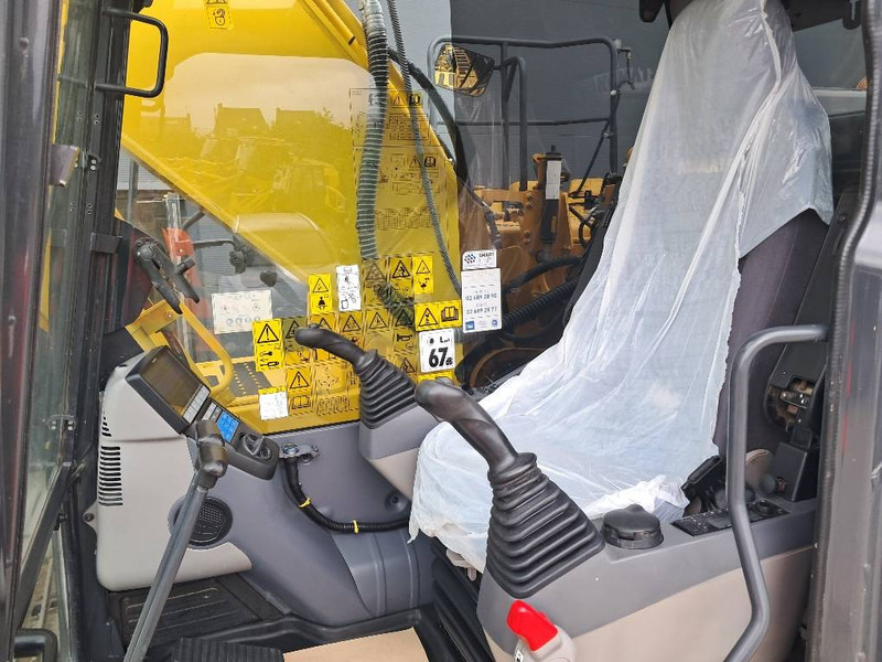 Komatsu PC210LCI-11 - Rupsgraafmachine: afbeelding 5 Komatsu PC210LCI-11 - Rupsgraafmachine: afbeelding 5