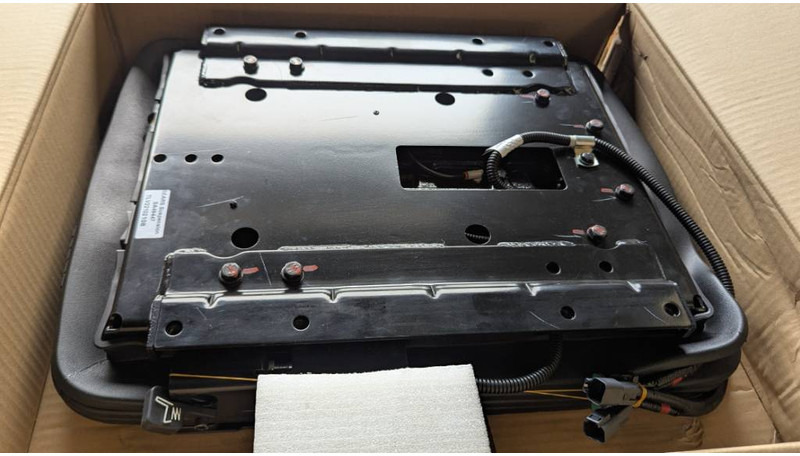 Komatsu WA380-8 SEAT ASS'Y 421-S33-6790 - Cabine en interieur voor Bouwmachine: afbeelding 4 Komatsu WA380-8 SEAT ASS'Y 421-S33-6790 - Cabine en interieur voor Bouwmachine: afbeelding 4