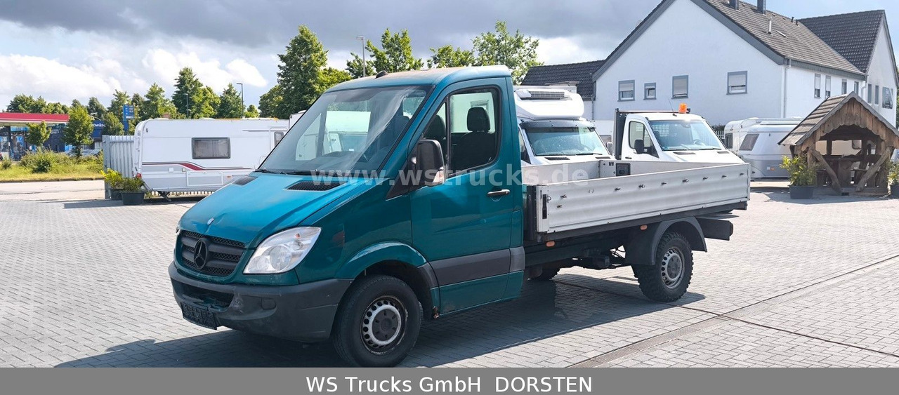 Mercedes-Benz Sprinter II Pritsche215 CDI - Bestelwagen met open laadbak: afbeelding 1 Mercedes-Benz Sprinter II Pritsche215 CDI - Bestelwagen met open laadbak: afbeelding 1